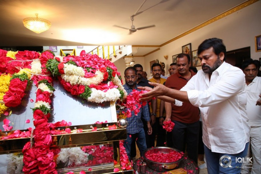 Celebrities-pay-homage-to-superstar-Krishna